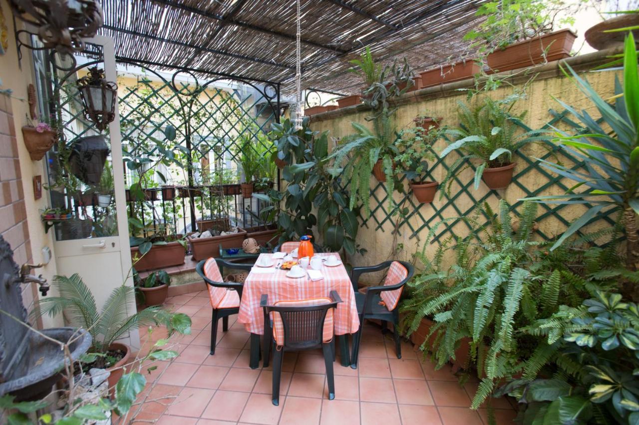 La Via Dei Presepi Bed & Breakfast เนเปิลส์ ภายนอก รูปภาพ