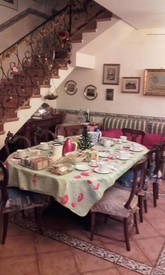 La Via Dei Presepi Bed & Breakfast เนเปิลส์ ภายนอก รูปภาพ